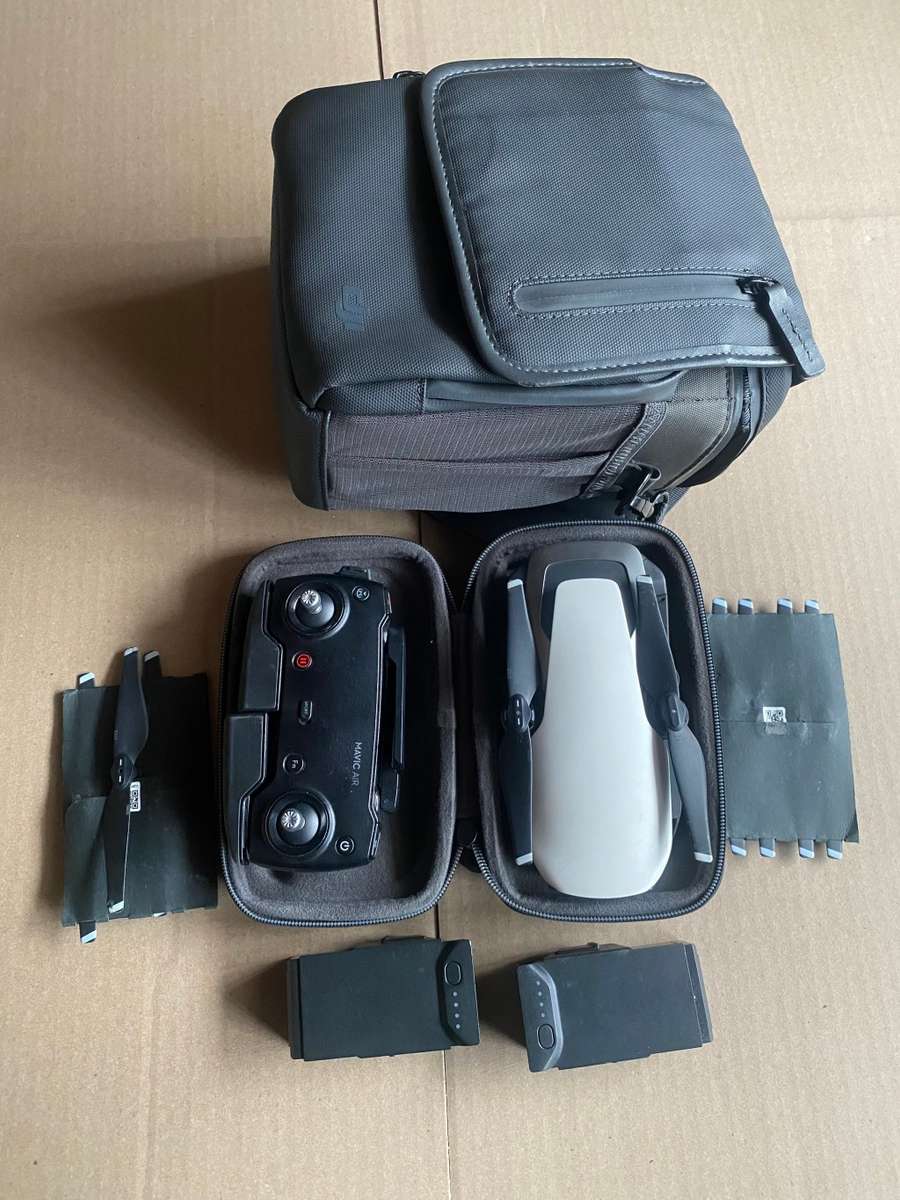 DJI MAVIC AIR BLACK|REMOT CONTROLLER|2 BATTERIES|CASING|BAG| 2 SET OF PROPELLERS| GOOD CONDITION